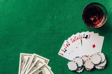 Live Sic Bo dealer rolling dice at id togel table